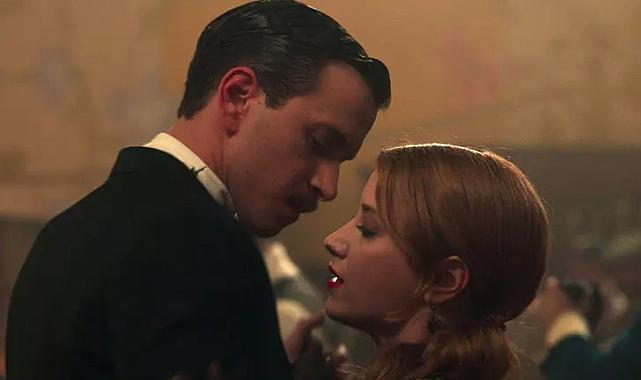 Hazal Kaya ve Selahattin Paşalı'nın kızlarının pozuna yorum yağdı! "Bu kadar benzemeleri şaka mı?"