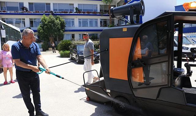 Hedefte Güzelbahçe'yi İzmir'in parlayan yıldızı yapmak var: Her mahalleye bir temizlik aracı