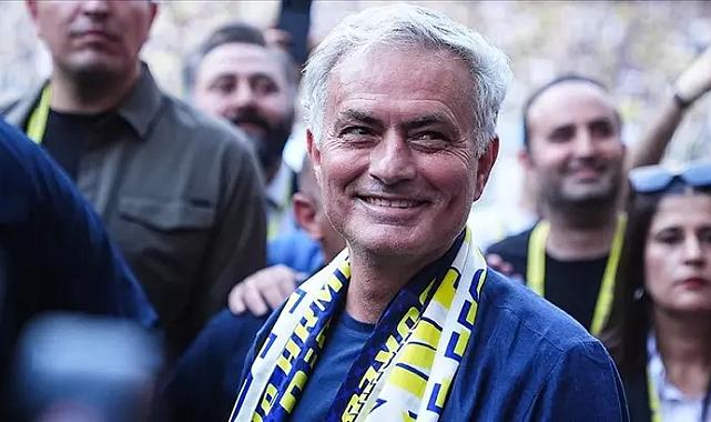 Hem Beşiktaş, hem Galatasaray istiyordu! Sezonun transfer bombası Fenerbahçe'den geldi... Sarı-Lacivertliler Oğuz Aydın ile anlaşma sağladı
