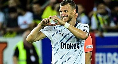 Herkes onu konuşuyor! Edin Dzeko'dan tarihe geçen hat-trick