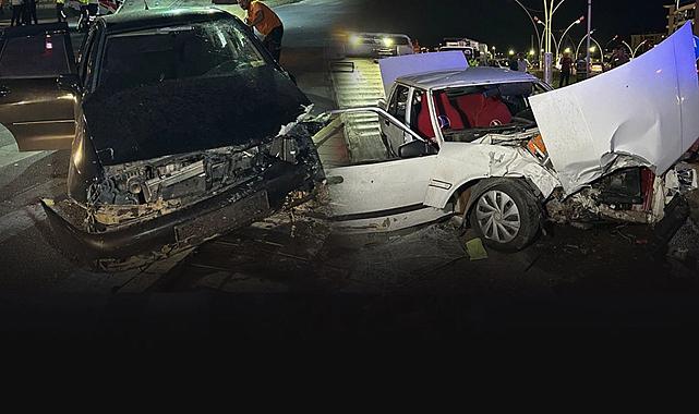 İki otomobil birbirine girdi ortalık mahşer yerine döndü! 2&#039;si çocuk 6 kişi ağır yaralı