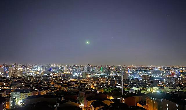 İstanbul ile birlikte Türkiye'nin birçok ilinde gök taşı görüldü! Sosyal medyada gündem oldu! TUA ve astrofizikçi Selçuk Topal'dan meteor açıklaması