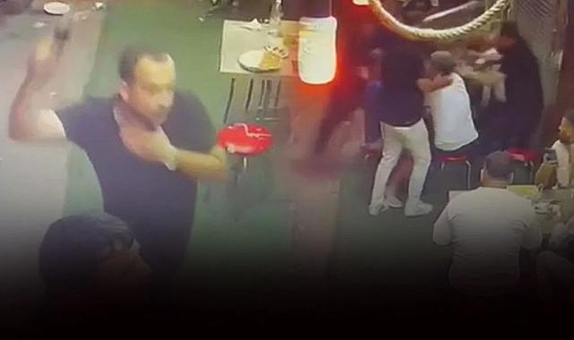 İzmir&#039;de Çorbacıda Kanlı Kavga: Silahlar Konuştu, Güvenlik Kamerasında An Be An Kaydedildi