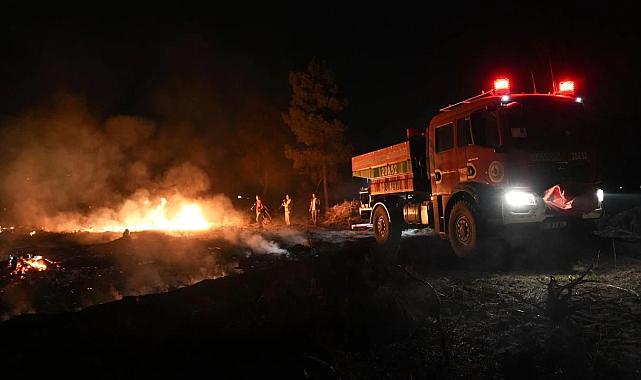 İzmir&#039;de ormanlık alanda çıkan yangına müdahale sürüyor