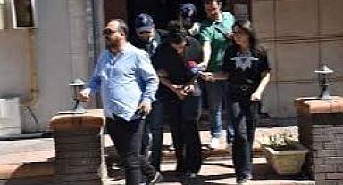 İzmir'de Yasa Dışı Bahis Reklamı Yapan Sosyal Medya Fenomeni Gözaltına Alındı