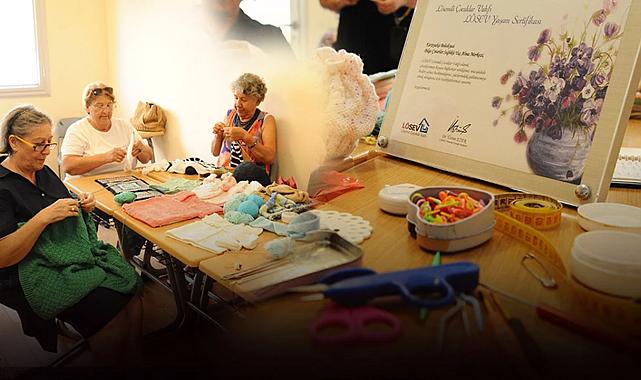 Karşıyaka’nın çınarları lösemili çocuklar için örüyor