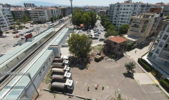Karşıyaka trafiğine nefes aldıracak: Yol genişletme çalışmaları başladı