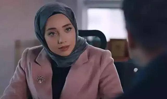 ‘Kızılcık Şerbeti’nin ‘Görkem’i Özge Özacar iş insanı sevgilisini sevgilisini öpmeye doyamadı