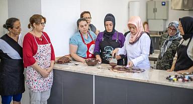 Konak’ın en tatlı kursu: Mutluluk ve istihdam üretiyor