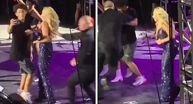 Konserde panik! Hadise ile fotoğraf çektirmek isteyen hayranı sahneye koştu