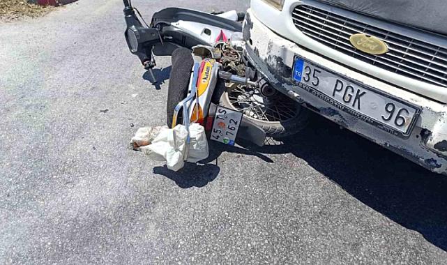Manisa'da kamyonetle motosiklet çarpıştı: Yaralı var!