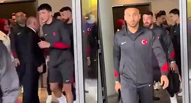 Mehmet Büyükekşi ile tokalaşmayıp arkasından geçmişti! Cenk Tosun'dan açıklama geldi