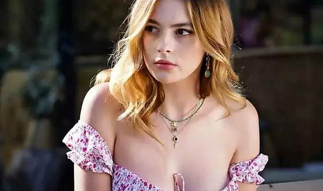 Melis Sezen peş peşe paylaştı! Mavi bikinisiyle sere serpe poz