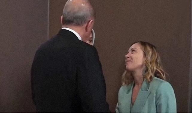 Meloni&#039;nin Cumhurbaşkanı Erdoğan&#039;a hayran hayran bakışları görüşmeye damga vurdu