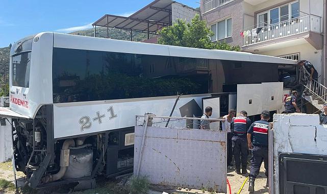 Otobüs eve çaptı: 1 kişi öldü
