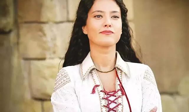 Pelin Akil paylaşmaya doyamadı! Her renkten bikiniyle poz verdi! "Eşin kıskanmıyor mu?"