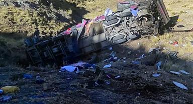 Peru'da yolcu otobüsü 200 metrelik uçuruma yuvarlandı: 29 ölü, 13 yaralı