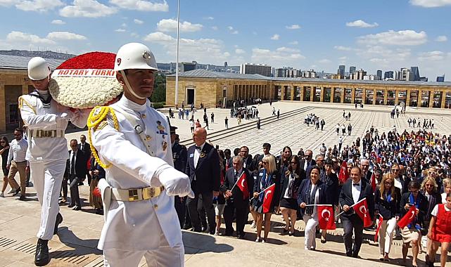 Rotary'de Yeni Dönem Ata'yı Ziyaretle Başladı