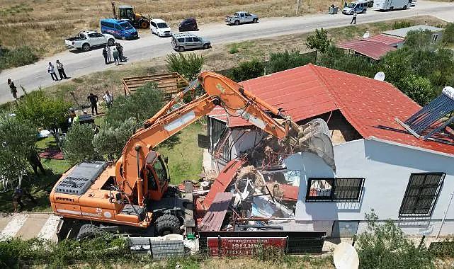 Seferihisar'da göstermelik yıkımlar!