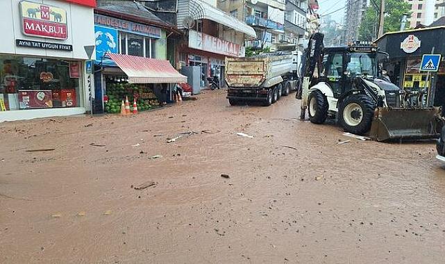 Sel Hem Doğu Hem Batıyı Vurdu!