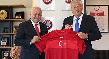 Servet Yardımcı, TFF Başkan adaylığından çekildi