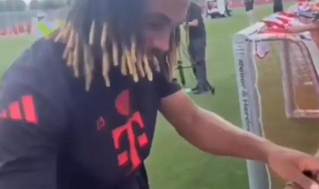 Taraftar &#039;Galatasaray&#039;a geri dön&#039; dedi! Sacha Boey&#039;in yanıtı Sarı-Kırmızılılar&#039;ı çok kızdırdı