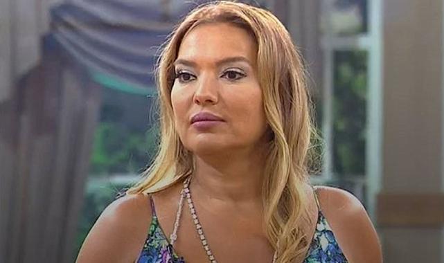 Yağlarını aldırınca kendini paylaşmaya doyamadı! Demet Akalın siyah bikinisiyle poz verdi