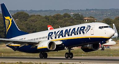 Yaz tarifelerindeki düşüş RyanAir'in karını neredeyse yarıya indirdi