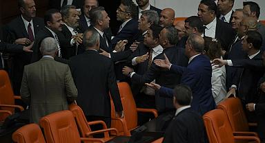 Yumruklar tekrar havada uçtu... Meclis'te gece yarısı 'ikinci raunt'