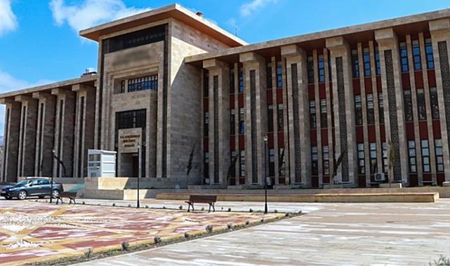 15 bin nüfuslu ilçeye inşa edilen hükümet konağı vatandaşları isyan ettirdi