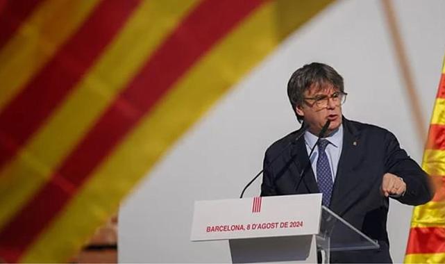 Barcelona'da binlerce kişiye hitap eden ve ardından kaybolan eski Katalan lider Carles Puigdemont için polis operasyon başlattı