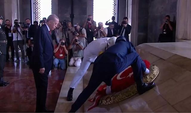 Devlet erkanı Ata'nın huzurunda! İşte Cumhurbaşkanı Erdoğan'ın Anıtkabir Özel Defteri'ne düştüğü not
