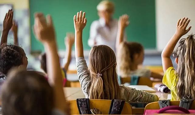 Efes Selçuk'ta öğrencilere destek: Kırtasiye Kartı uygulaması hizmete geçti