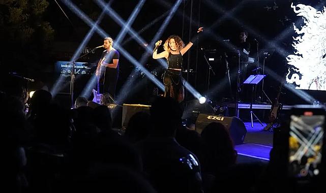 İzmir'de Çim Konserleri: Sena Şener rüzgârı esti