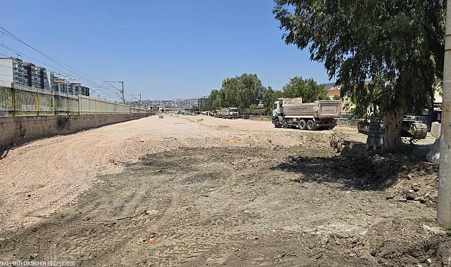 İzmir'de yeni açılan yollar trafiğe nefes oldu