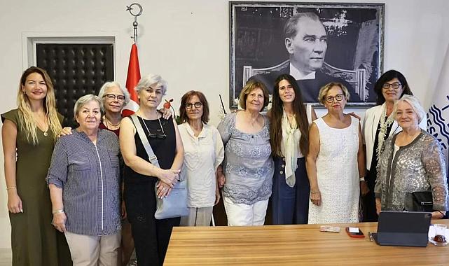 Lal Denizli'ye kadınlardan destek!