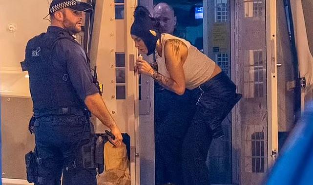 Ünlü model, Türkiye dönüşü ülkesinde apar topar gözaltına alındı