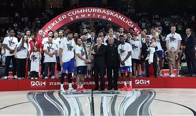 1 sayı farkla şampiyon! 37. Cumhurbaşkanlığı Kupası Anadolu Efes'in