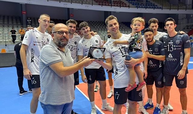 10.TSYD İzmir Voleybol Turnuvası'nın şampiyonu Ziraat Bankkart