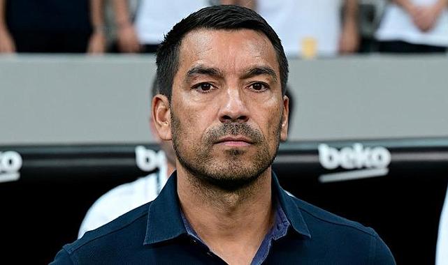 Beşiktaş'ın Hollandalı hocası van Bronckhorst, Eyüpspor galibiyetiyle 24 yıl sonra bir ilki başardı