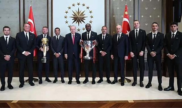 Cumhurbaşkanı Recep Tayyip Erdoğan,Türkiye Kupası ve Süper Kupa şampiyonu Beşiktaş'ı kabul etti