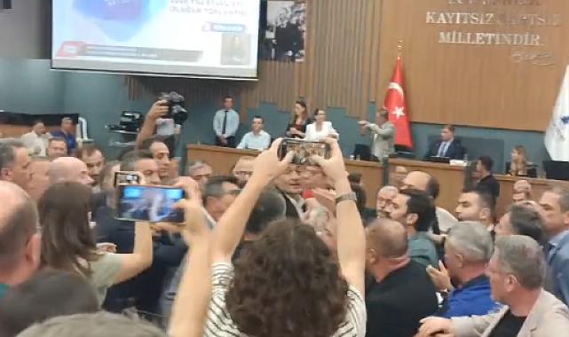 İzmir Büyükşehir Meclisi'nde gerginlik: AK Partili Evgin ve Başkan Eşki arasında tartışma