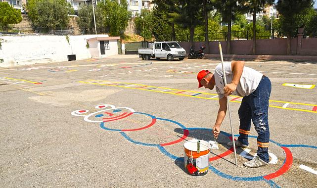 Karabağlar Belediyesi'nden okullara destek