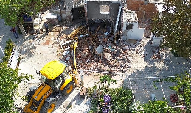 KEMALPAŞA'DA METRUK BİNALAR YIKILIYOR KENT DOKUSU DEĞİŞİYOR