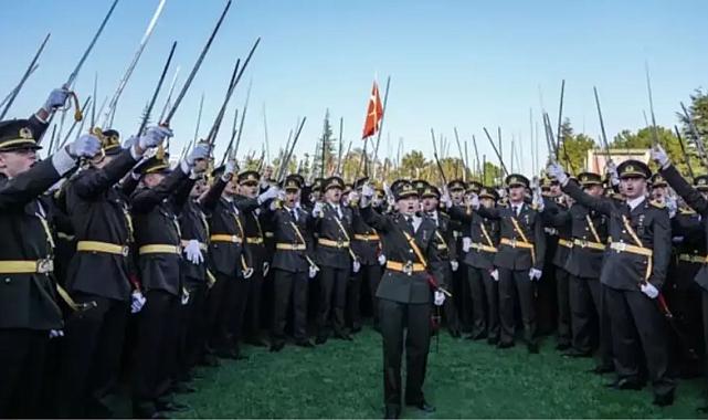 Kılıçlı yemin töreni sonrası bölük komutanı TSK'dan istifa etti