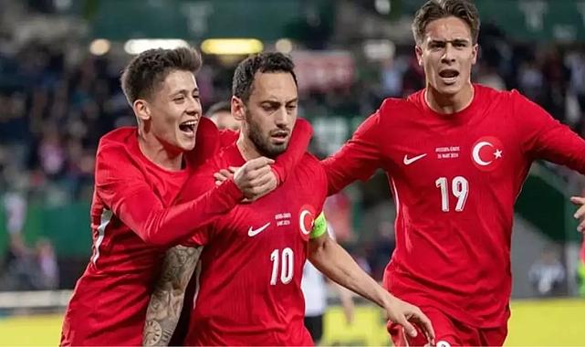 Milli futbolcu Hakan Çalhanoğlu, Ballon d'Or ödülüne aday gösterildi