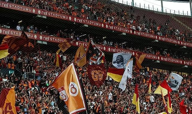 Antalyaspor maçında pozisyonlar paylaşan Galatasaray'dan Fenerbahçe'ye olay gönderme
