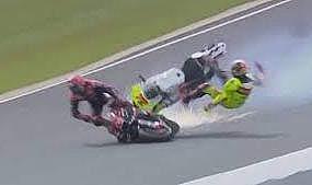 Avustralya Grand Prix'sinde korkunç kaza: MotoGP yarışçısı hastaneye kaldırıldı