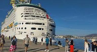 Bodrum'a denizden 3 bin 581 turist