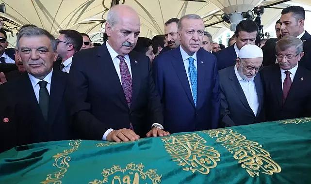 Cumhurbaşkanı Erdoğan, Abdullah Gül ve Ahmet Davutoğlu yıllar sonra yan yana geldi
